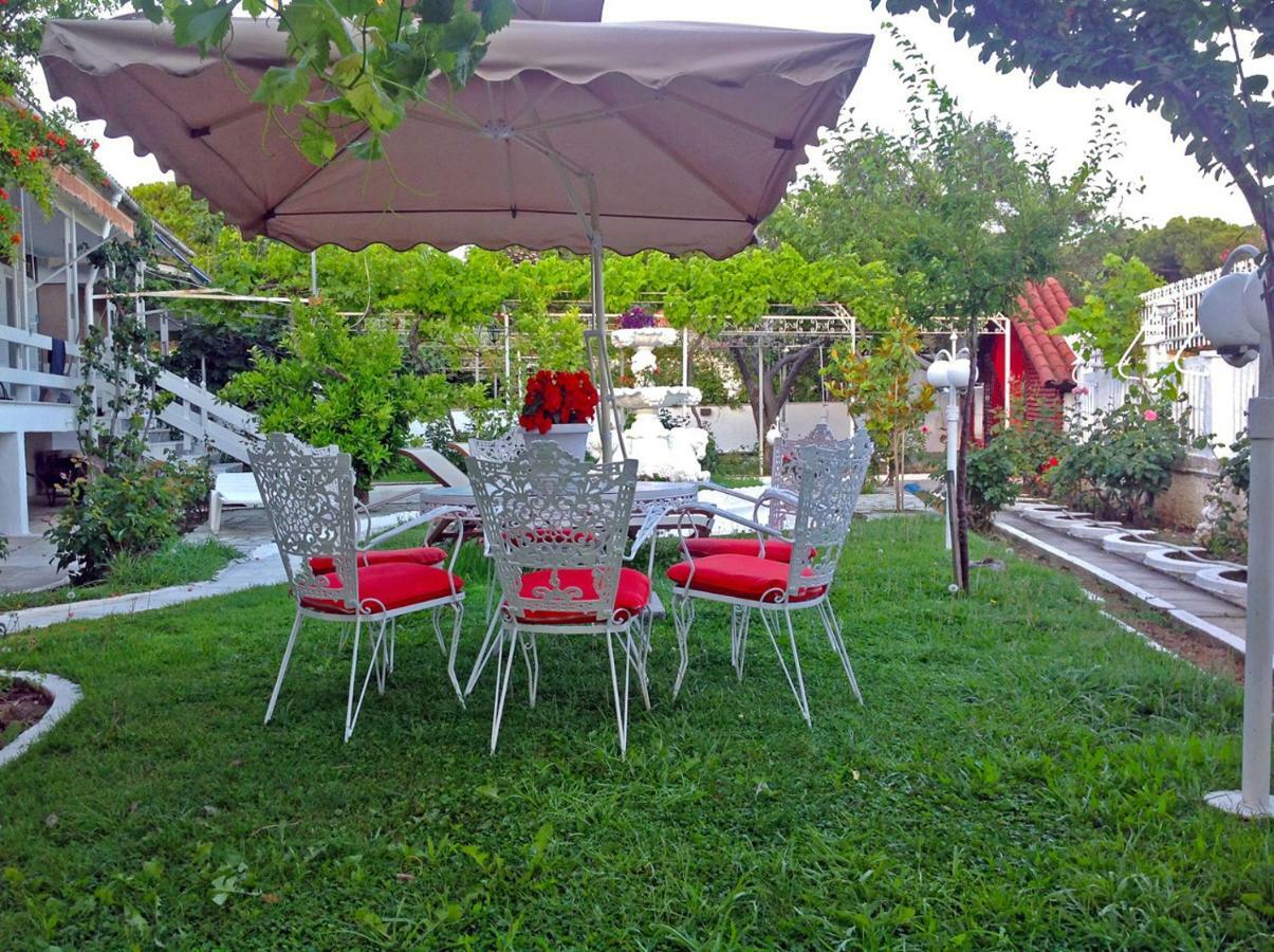 Villa Fofo - Beautiful Sea Front Villa With 650M2 Garden Nea Kallikrateia Exterior foto